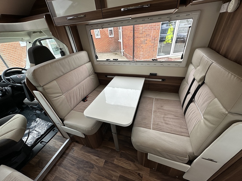 Rollerteam Autoroller 747 2017 Motorhome - Large 3