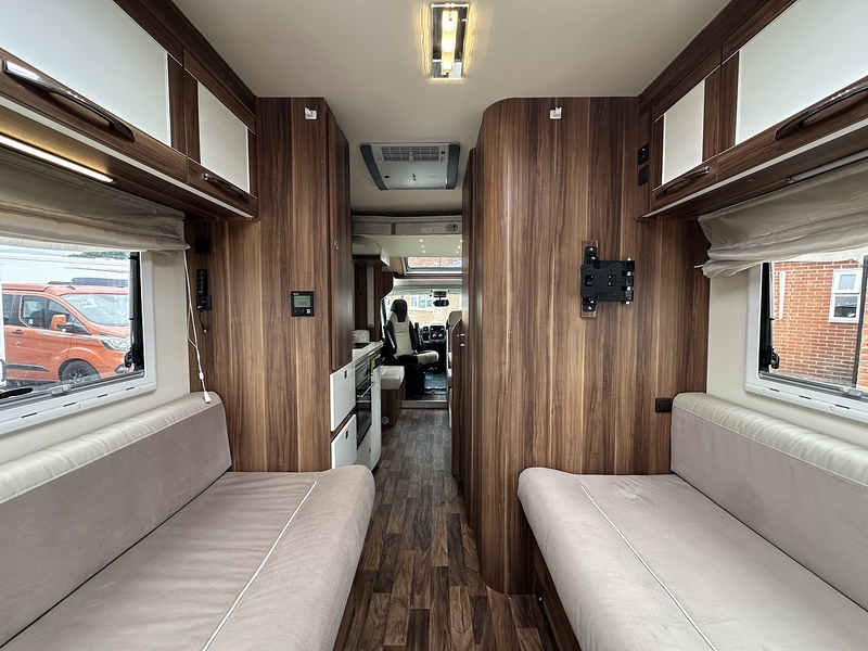Rollerteam Autoroller 747 2017 Motorhome - Large 6