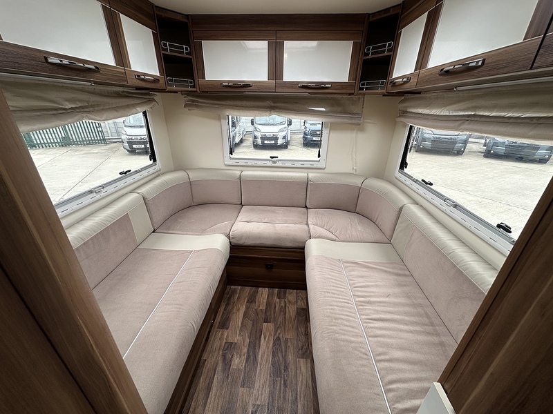 Rollerteam Autoroller 747 2017 Motorhome - Large 9