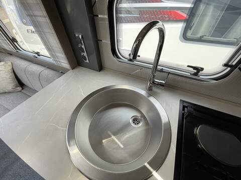 Swift Challenger SE 560 Caravan - U2607