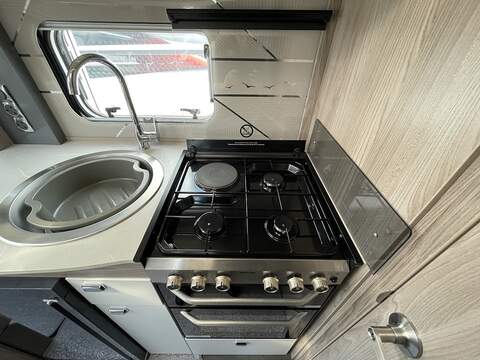 Swift Challenger SE 560 Caravan - U2607