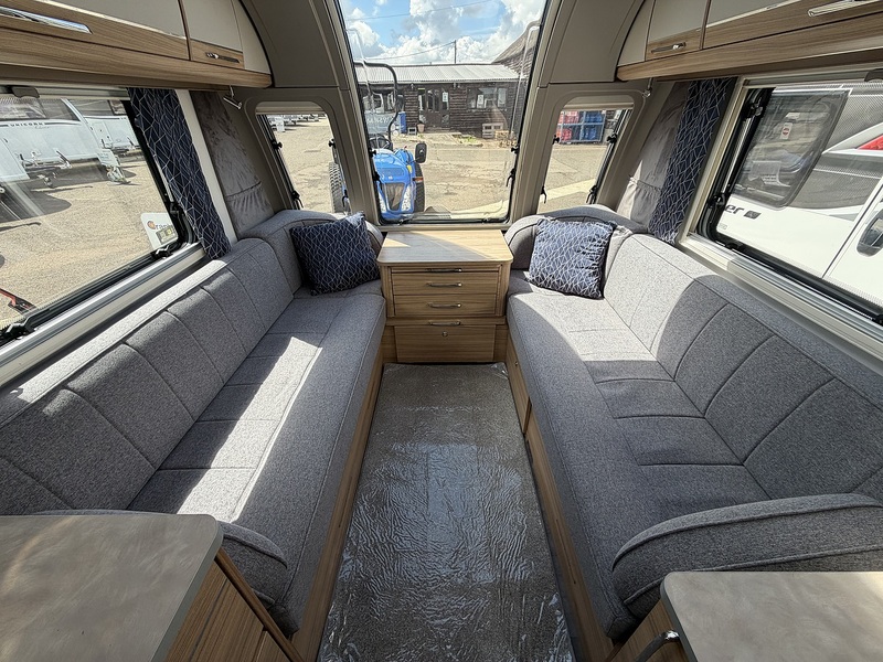 Bailey Unicorn Madrid 2023 Caravan - Large 7