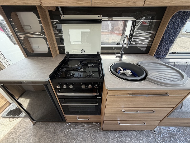 Bailey Unicorn Madrid 2023 Caravan - Large 13