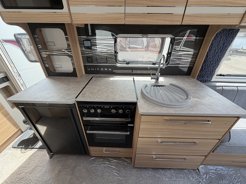 Bailey Unicorn Madrid 2023 Caravan - Large 12
