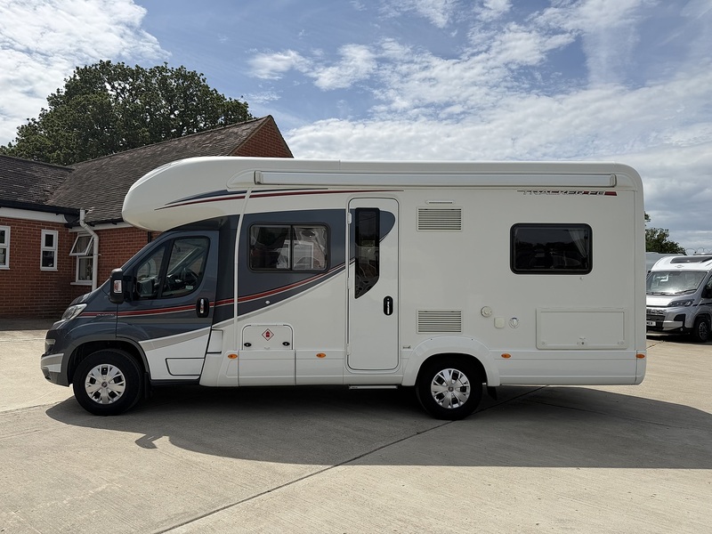 Autotrail Tracker FB 2016 Motorhome - Large 4