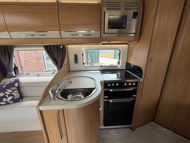 Autotrail Tracker FB 2016 Motorhome - Large 11