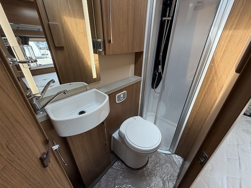 Autotrail Tracker FB 2016 Motorhome - Large 23