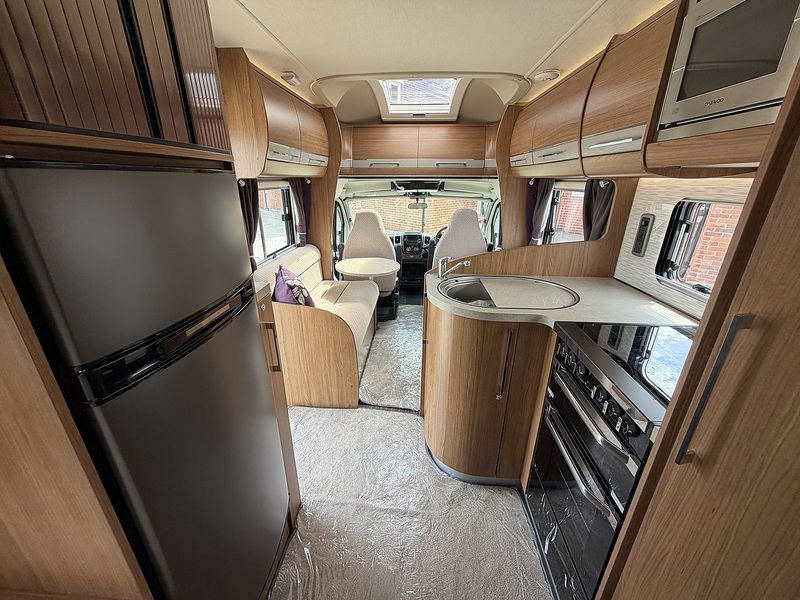 Autotrail Tracker FB 2016 Motorhome - Large 19