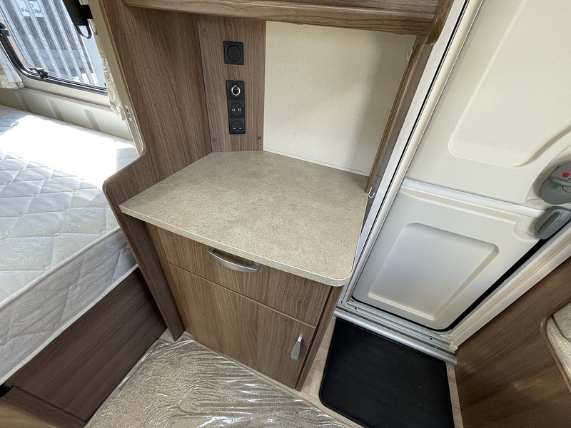 Lunar Venus 540 2018 Caravan - Large 11