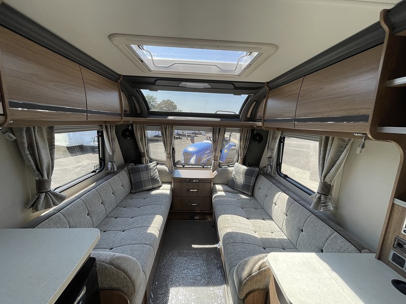 Coachman VIP 520 2017 Caravan - Large 3