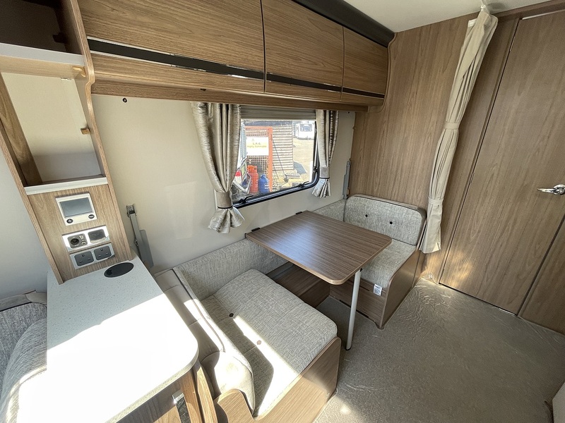 Coachman VIP 520 2017 Caravan - Large 10