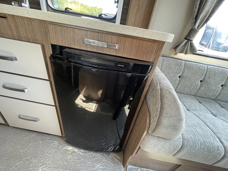 Coachman VIP 520 2017 Caravan - Large 8