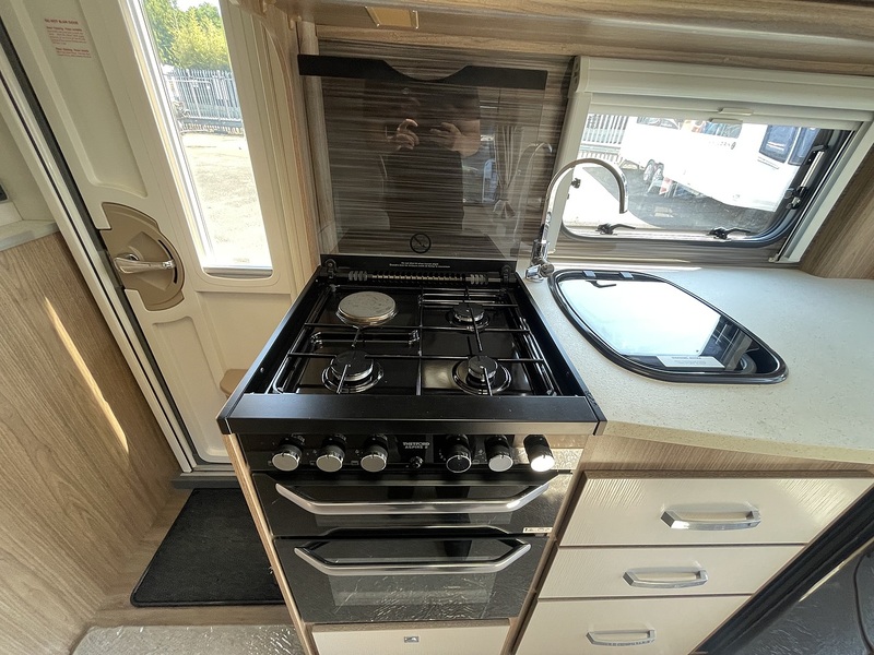Coachman VIP 520 2017 Caravan - Large 5