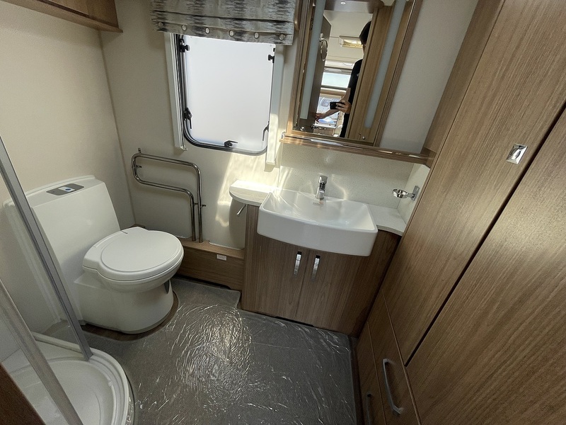 Coachman VIP 520 2017 Caravan - Large 12