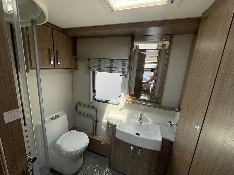 Coachman VIP 520 2017 Caravan - Large 11