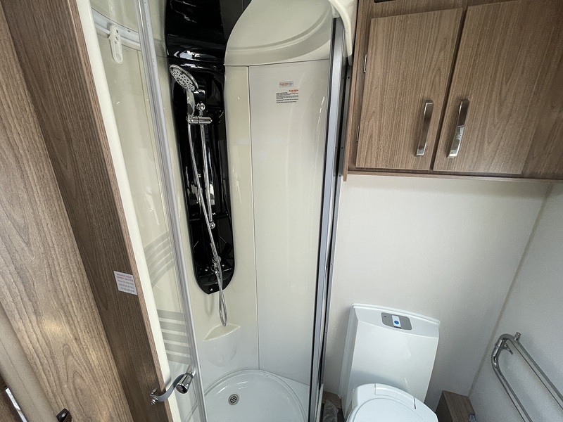 Coachman VIP 520 2017 Caravan - Large 13
