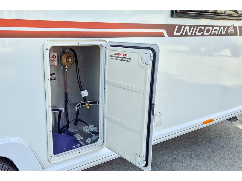 Bailey Unicorn Madrid 2018 Caravan - Large 27