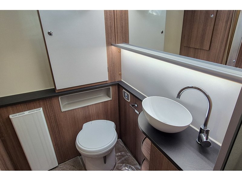 Bailey Unicorn Madrid 2018 Caravan - Large 12