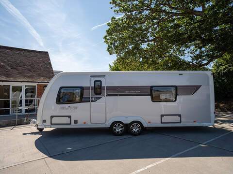Sterling Elite Searcher Caravan - U2638