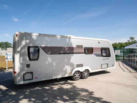 Sterling Elite Searcher Caravan - U2638