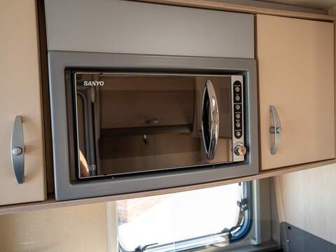 Sterling Elite Searcher Caravan - U2638