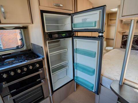Sterling Elite Searcher Caravan - U2638