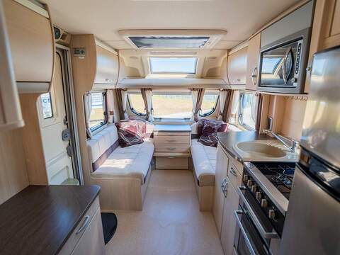 Sterling Elite Searcher Caravan - U2638