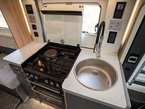 Bailey Adamo Refresh 75-4DL Motorhome - U2647