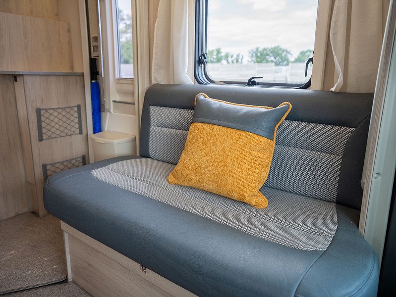 Autotrail F-Line F60 Motorhome - U2654