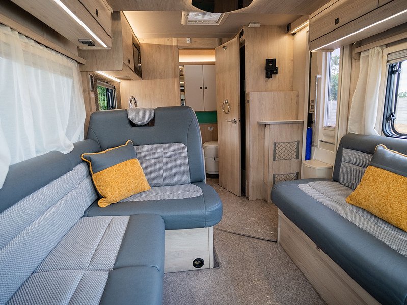 Autotrail F-Line F60 Motorhome - U2654