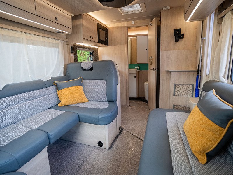 Autotrail F-Line F60 Motorhome - U2654