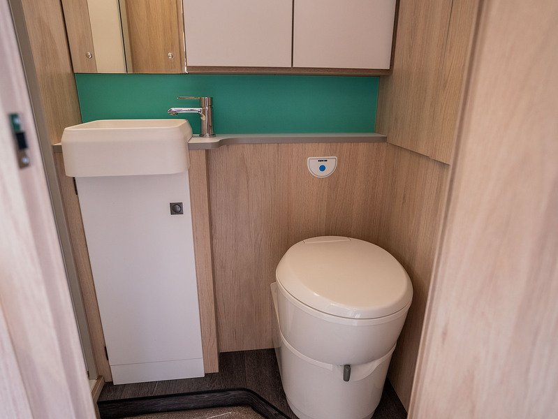 Autotrail F-Line F60 Motorhome - U2654