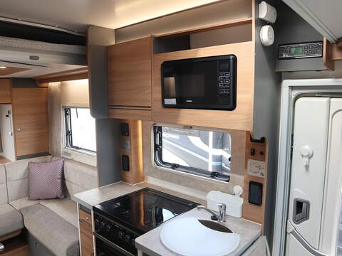 Bailey Adamo 75-4DL Motorhome - U2657