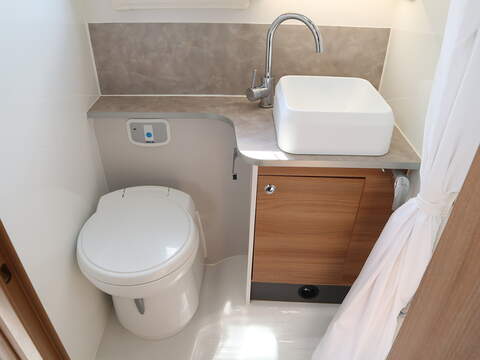 Bailey Adamo 75-4DL Motorhome - U2657