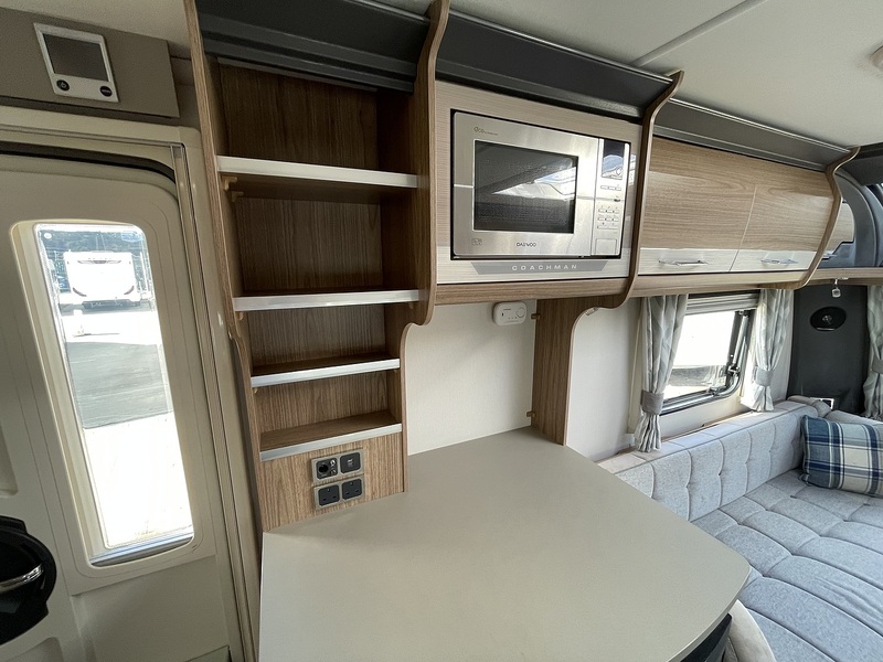 Coachman VIP 460 Caravan - U2672