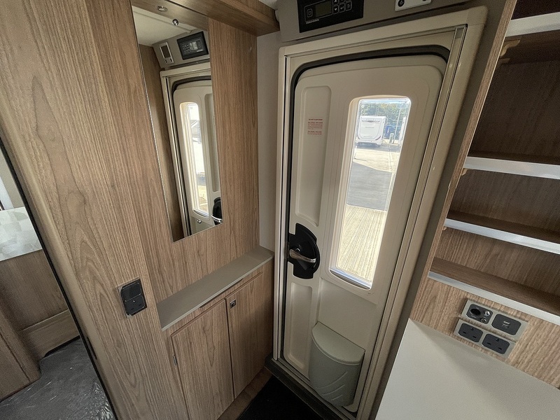 Coachman VIP 460 Caravan - U2672