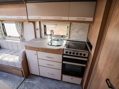 Coachman VIP 460 Caravan - U2672