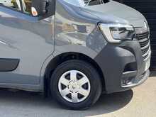 Renault Master 2.3 dCi 35 Business+ Panel Van 4dr Diesel Manual FWD MWB Medium Roof Euro 6 (135 ps) - U1781