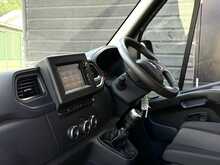 Renault Master 2.3 dCi 35 Business+ Panel Van 4dr Diesel Manual FWD MWB Medium Roof Euro 6 (135 ps) - U1781