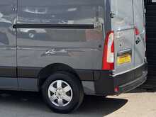 Renault Master 2.3 dCi 35 Business+ Panel Van 4dr Diesel Manual FWD MWB Medium Roof Euro 6 (135 ps) - U1781
