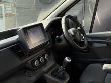 Renault Trafic 2.0 dCi Blue 30 Advance Panel Van 5dr Diesel Manual SWB Euro 6 (s/s) (130 ps) - U1785