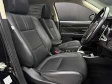 Mitsubishi Outlander 2.0h 12kWh 4h SUV 5dr Petrol Plug-in Hybrid CVT 4WD Euro 6 (s/s) (200 ps) - U1809