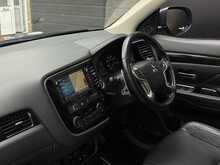 Mitsubishi Outlander 2.0h 12kWh 4h SUV 5dr Petrol Plug-in Hybrid CVT 4WD Euro 6 (s/s) (200 ps) - U1809