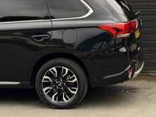 Mitsubishi Outlander 2.0h 12kWh 4h SUV 5dr Petrol Plug-in Hybrid CVT 4WD Euro 6 (s/s) (200 ps) - U1809