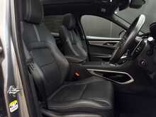 Jaguar F-PACE 2.0 P250i R-Dynamic SE SUV 5dr Petrol Auto AWD Euro 6 (s/s) (250 ps) - U1845