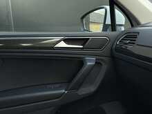 Volkswagen Tiguan 2.0 TDI SEL SUV 5dr Diesel DSG 4Motion Euro 6 (s/s) (150 ps) - U1858