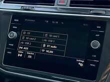 Volkswagen Tiguan 2.0 TDI SEL SUV 5dr Diesel DSG 4Motion Euro 6 (s/s) (150 ps) - U1858
