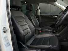 Volkswagen Tiguan 2.0 TDI SEL SUV 5dr Diesel DSG 4Motion Euro 6 (s/s) (150 ps) - U1858