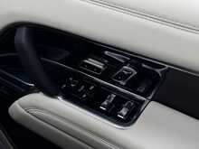 Land Rover Range Rover 3.0 D300 MHEV SE SUV 5dr Diesel Auto 4WD Euro 6 (s/s) (300 ps) - U1877