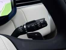 Land Rover Range Rover 3.0 D300 MHEV SE SUV 5dr Diesel Auto 4WD Euro 6 (s/s) (300 ps) - U1877